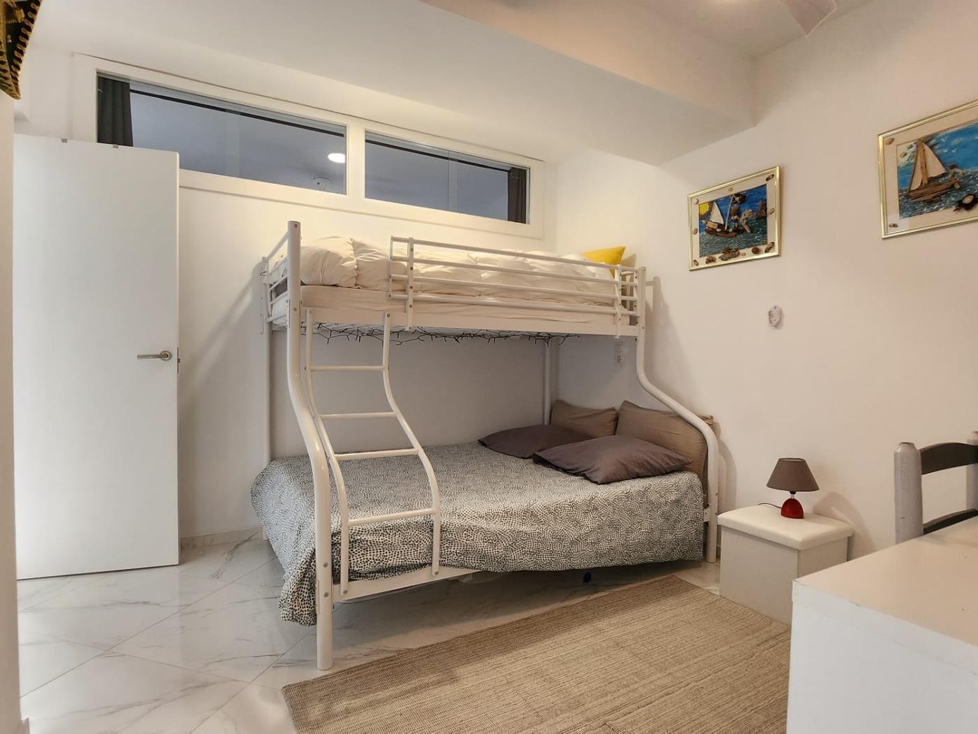 Apartament 2 dormitori amb vistes al mar i canal 00117 a ROSES